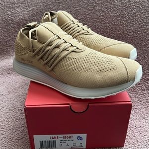 Lane-eight women’s AD trainer size 9